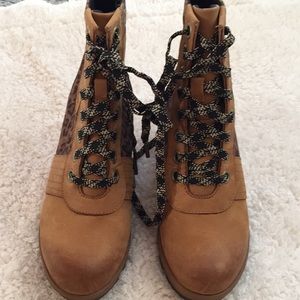 sorel lexie leather leopard wedge